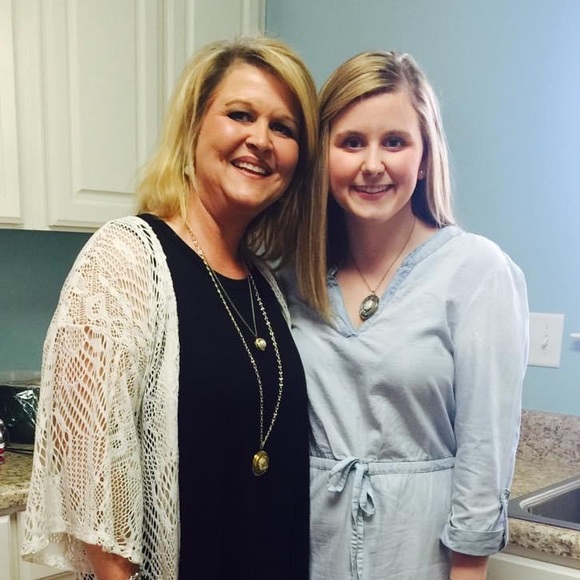 Meet your poshers ❤️ - Picture 1 of 4